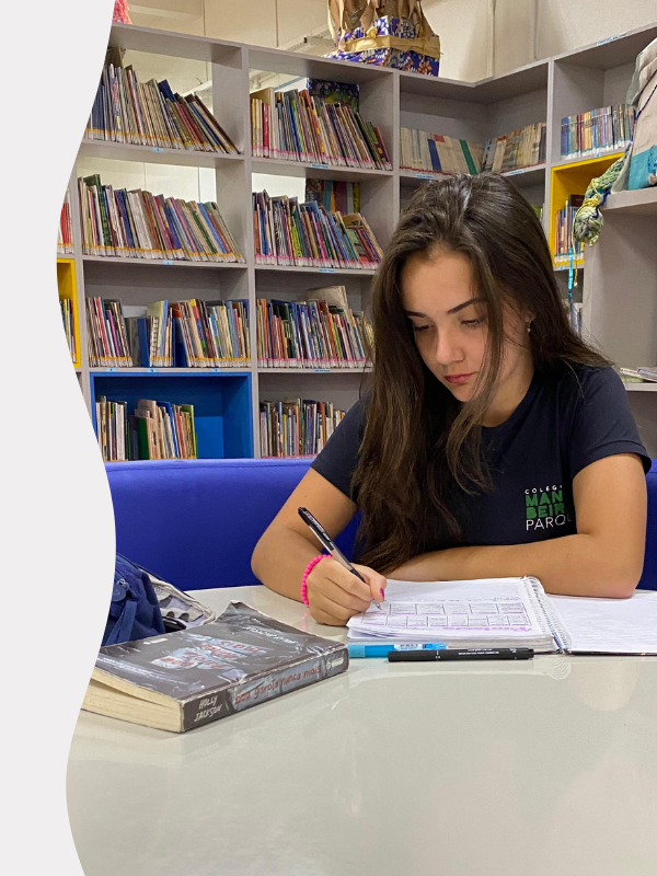 Júlia estudando Júlia estudando